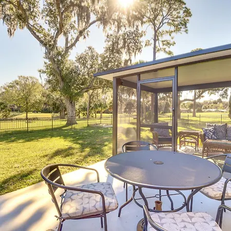 Palm Coast Home With Screened Patio, 3 Mi To Beach!